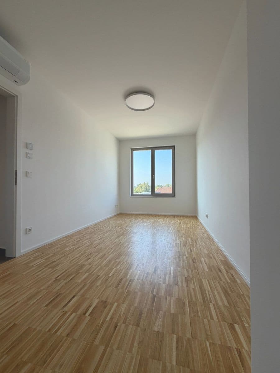 Prenájom bytu 4-izbový 90 m², Práčská, Praha, Praha Prenájom bytu 4-izbový 90 m², Práčská, Praha, Praha