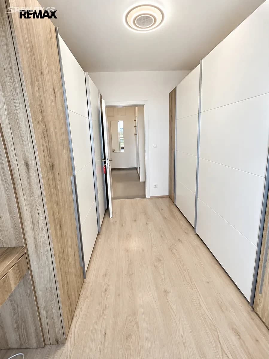 Prenájom bytu 4-izbový 93 m², Škrábkových, Praha, Praha Prenájom bytu 4-izbový 93 m², Škrábkových, Praha, Praha