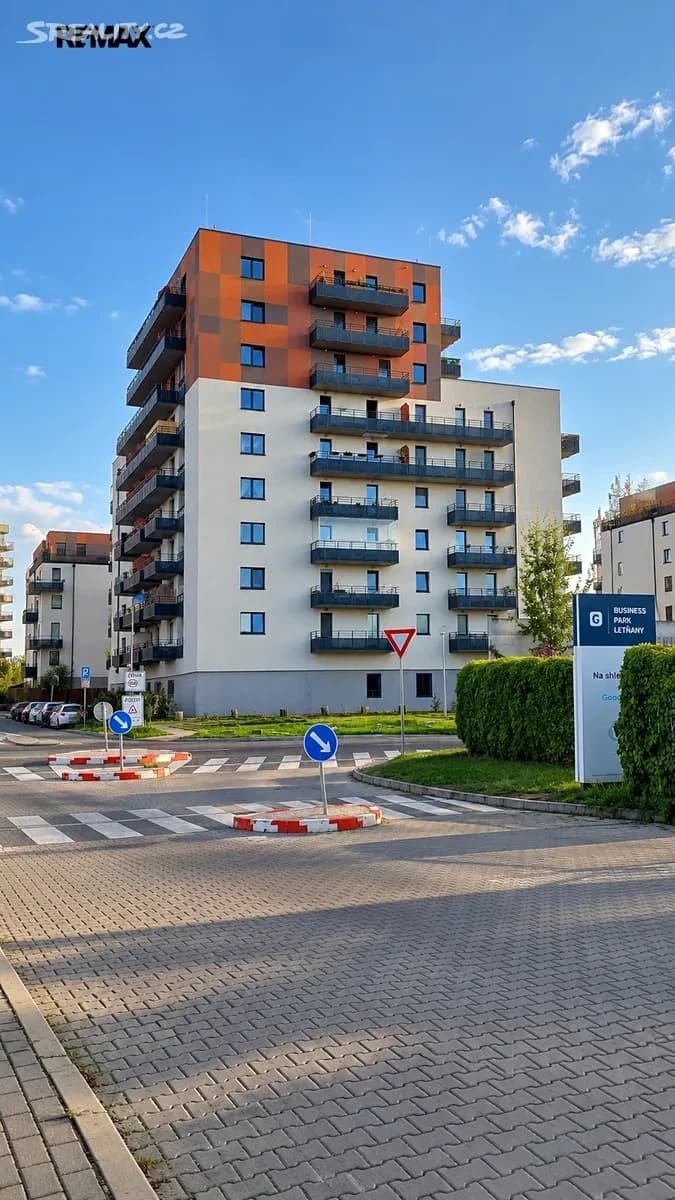 Prenájom bytu 4-izbový 93 m², Škrábkových, Praha, Praha Prenájom bytu 4-izbový 93 m², Škrábkových, Praha, Praha