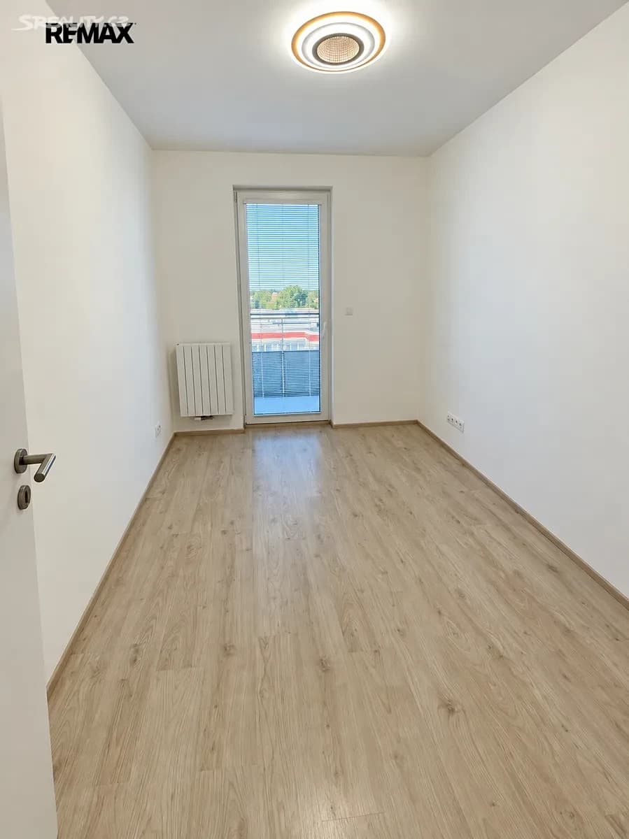 Prenájom bytu 4-izbový 93 m², Škrábkových, Praha, Praha Prenájom bytu 4-izbový 93 m², Škrábkových, Praha, Praha
