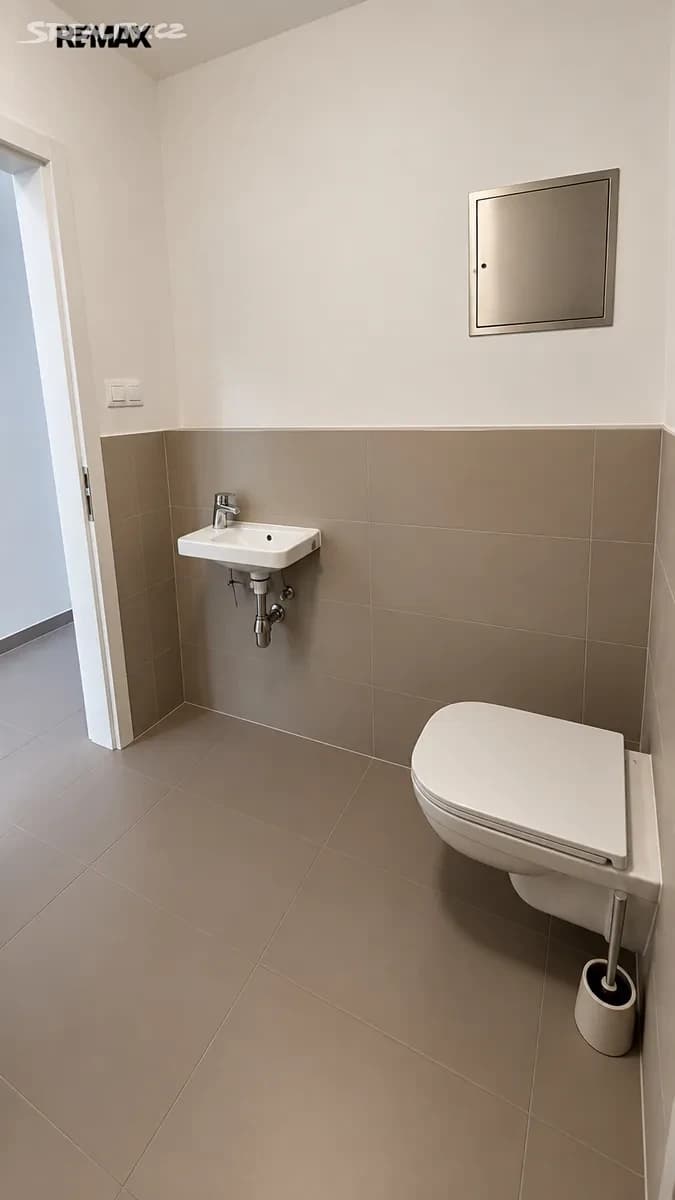 Prenájom bytu 4-izbový 93 m², Škrábkových, Praha, Praha Prenájom bytu 4-izbový 93 m², Škrábkových, Praha, Praha
