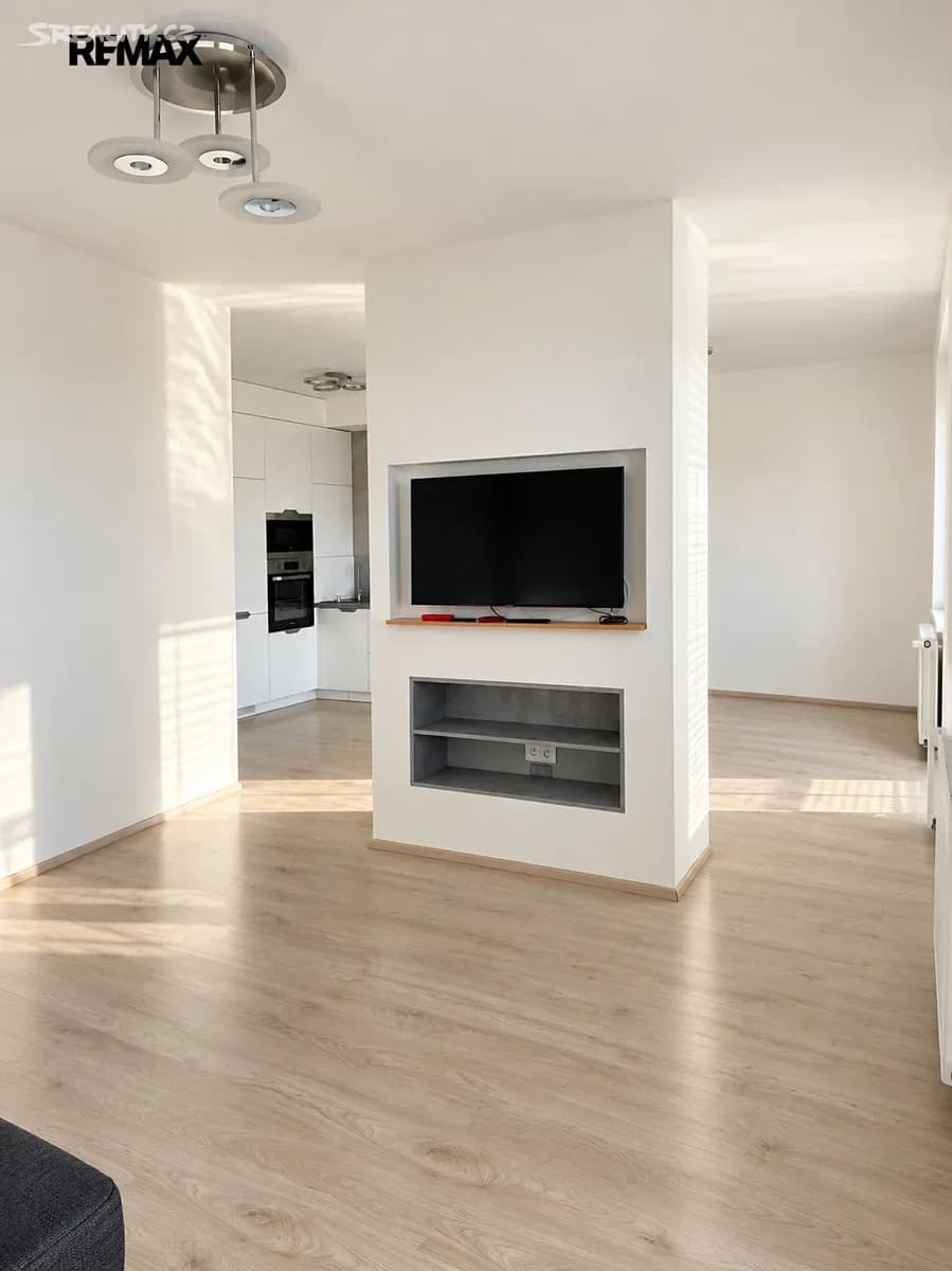 Prenájom bytu 4-izbový 93 m², Škrábkových, Praha, Praha Prenájom bytu 4-izbový 93 m², Škrábkových, Praha, Praha