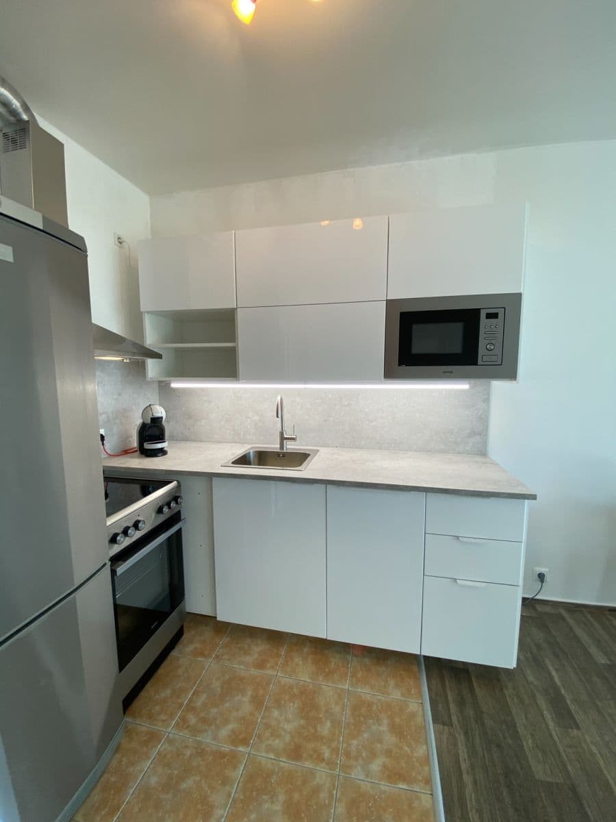 Prenájom bytu 2-izbový 53 m², Zlonická, Praha, Praha Prenájom bytu 2-izbový 53 m², Zlonická, Praha, Praha