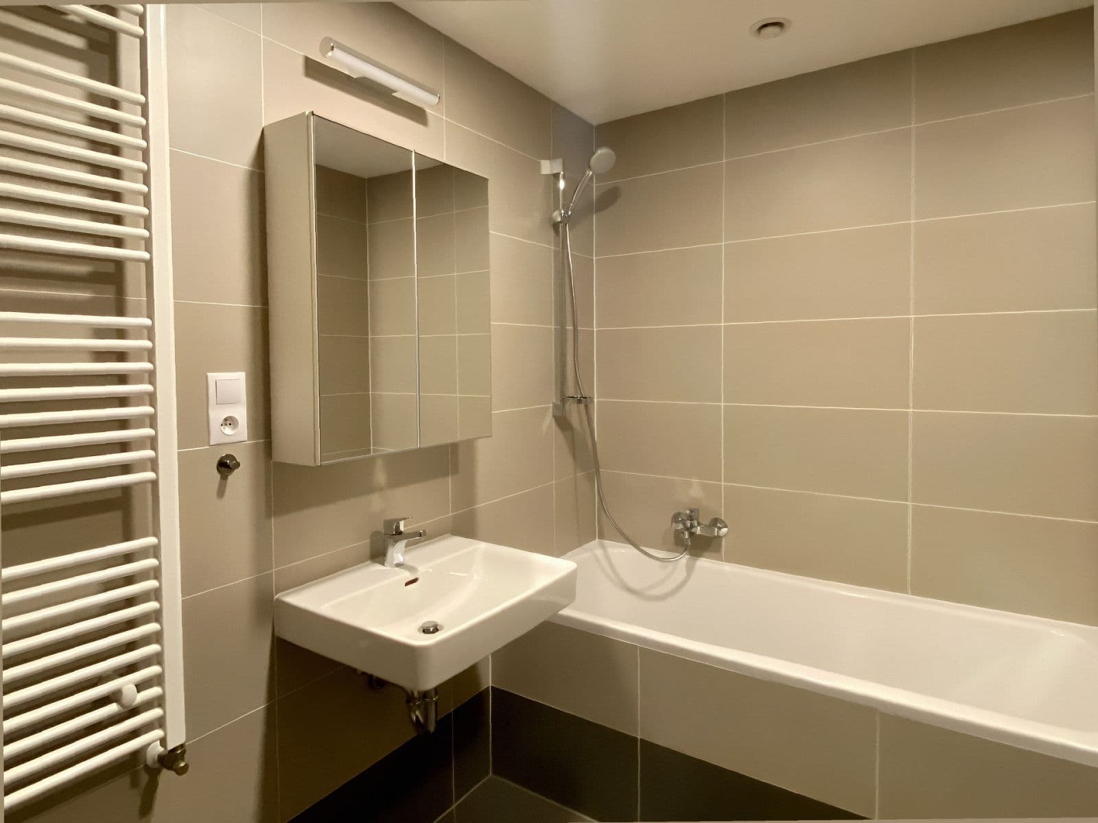 Prenájom bytu 2-izbový 64 m², K Metru, Praha, Praha Prenájom bytu 2-izbový 64 m², K Metru, Praha, Praha