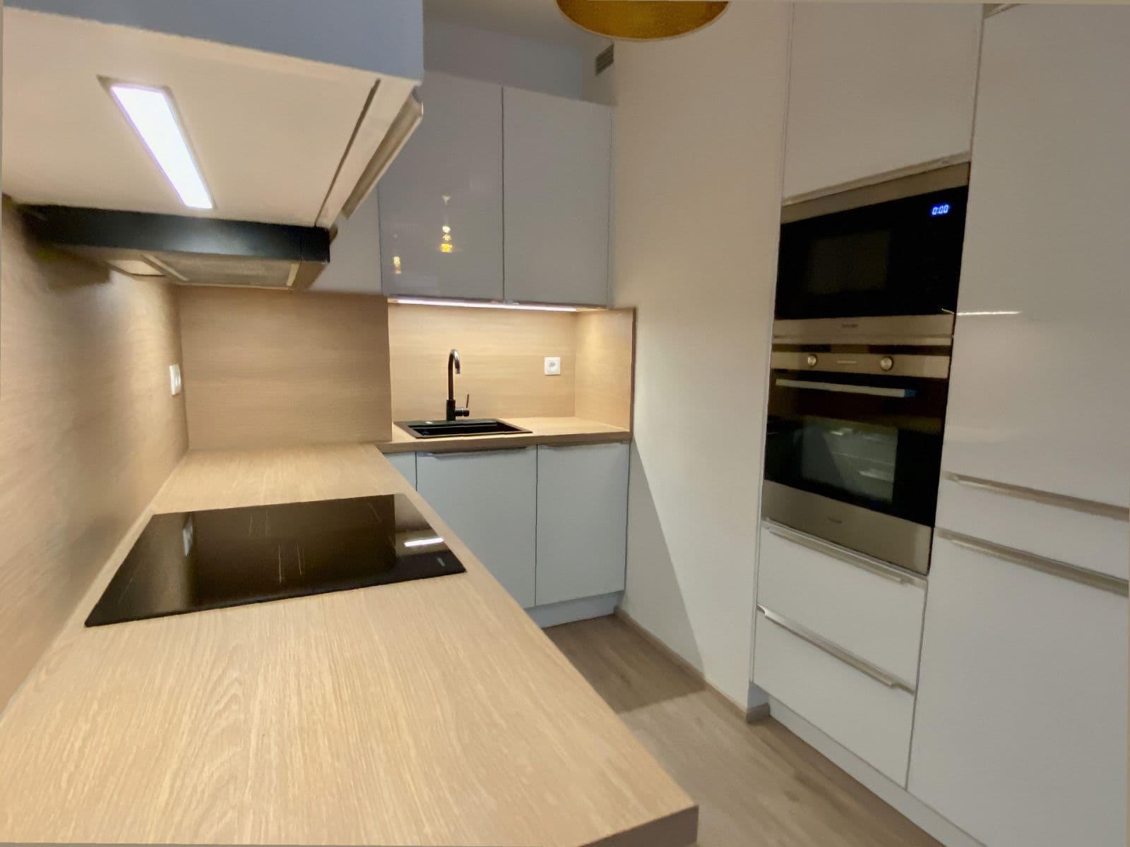 Prenájom bytu 2-izbový 64 m², K Metru, Praha, Praha Prenájom bytu 2-izbový 64 m², K Metru, Praha, Praha