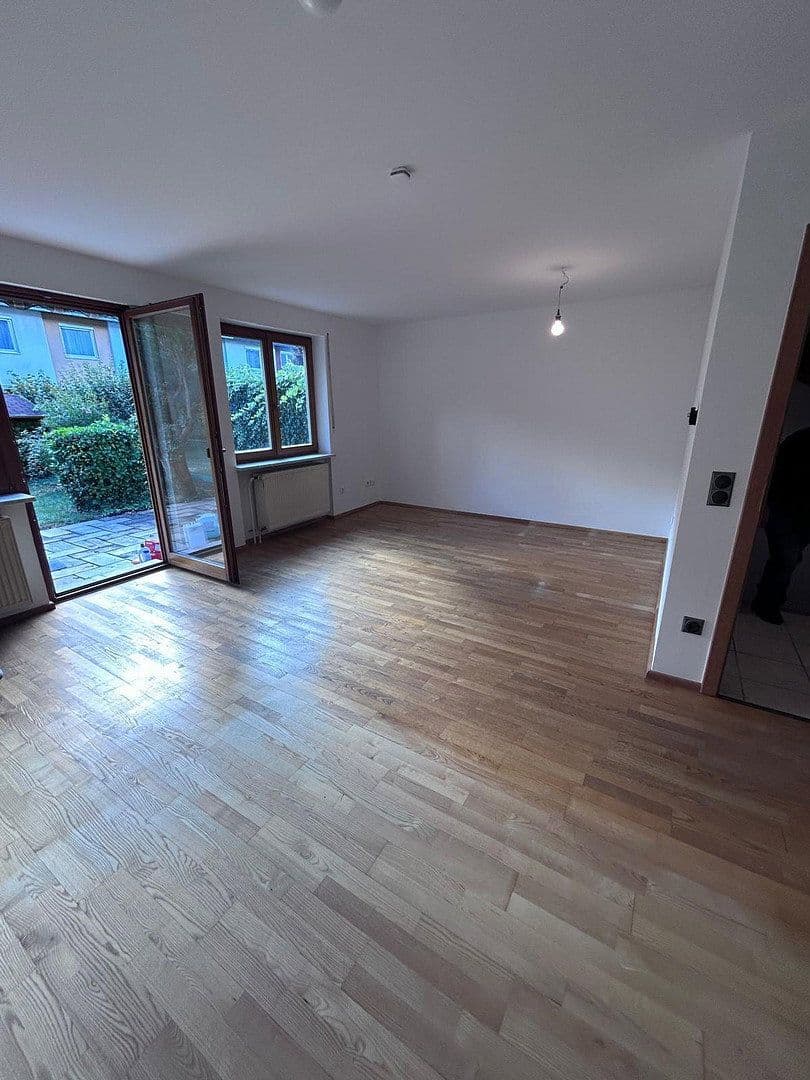 Prenájom domu 142 m², pozemok 169 m², Blütenstraße 27, Puchheim, Bavorsko Prenájom domu 142 m², pozemok 169 m², Blütenstraße 27, Puchheim, Bavorsko
