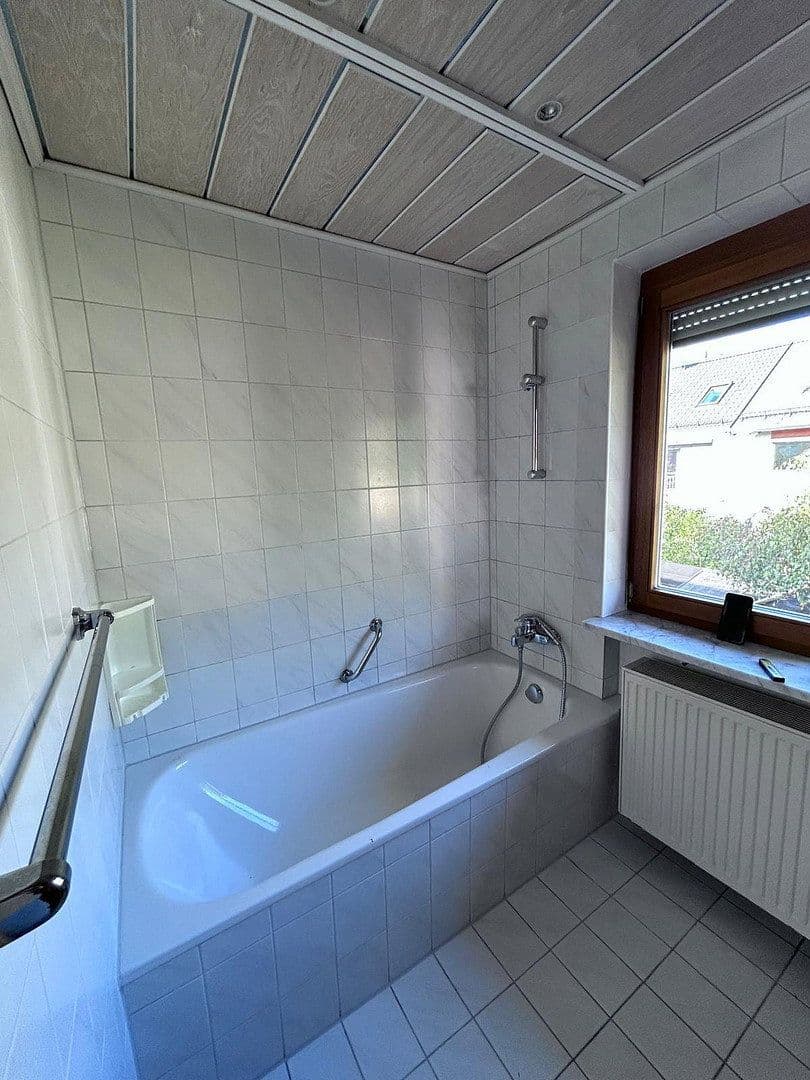 Prenájom domu 142 m², pozemok 169 m², Blütenstraße 27, Puchheim, Bavorsko Prenájom domu 142 m², pozemok 169 m², Blütenstraße 27, Puchheim, Bavorsko