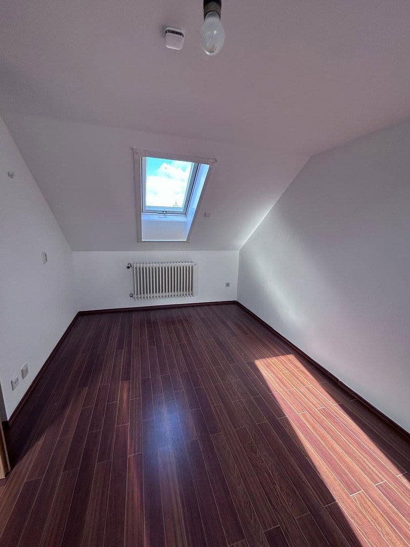 Prenájom domu 142 m², pozemok 169 m², Blütenstraße 27, Puchheim, Bavorsko Prenájom domu 142 m², pozemok 169 m², Blütenstraße 27, Puchheim, Bavorsko