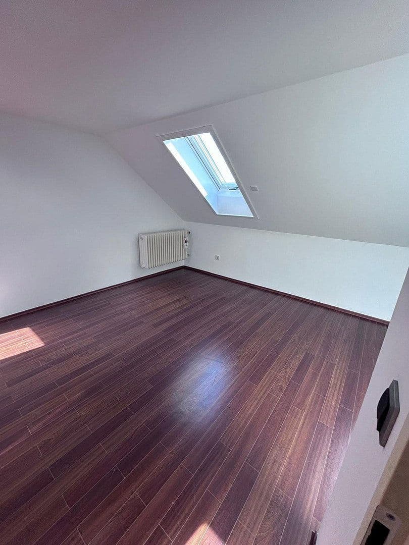 Prenájom domu 142 m², pozemok 169 m², Blütenstraße 27, Puchheim, Bavorsko Prenájom domu 142 m², pozemok 169 m², Blütenstraße 27, Puchheim, Bavorsko