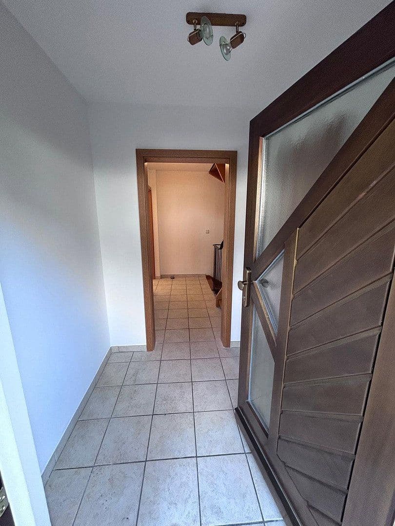 Prenájom domu 142 m², pozemok 169 m², Blütenstraße 27, Puchheim, Bavorsko Prenájom domu 142 m², pozemok 169 m², Blütenstraße 27, Puchheim, Bavorsko