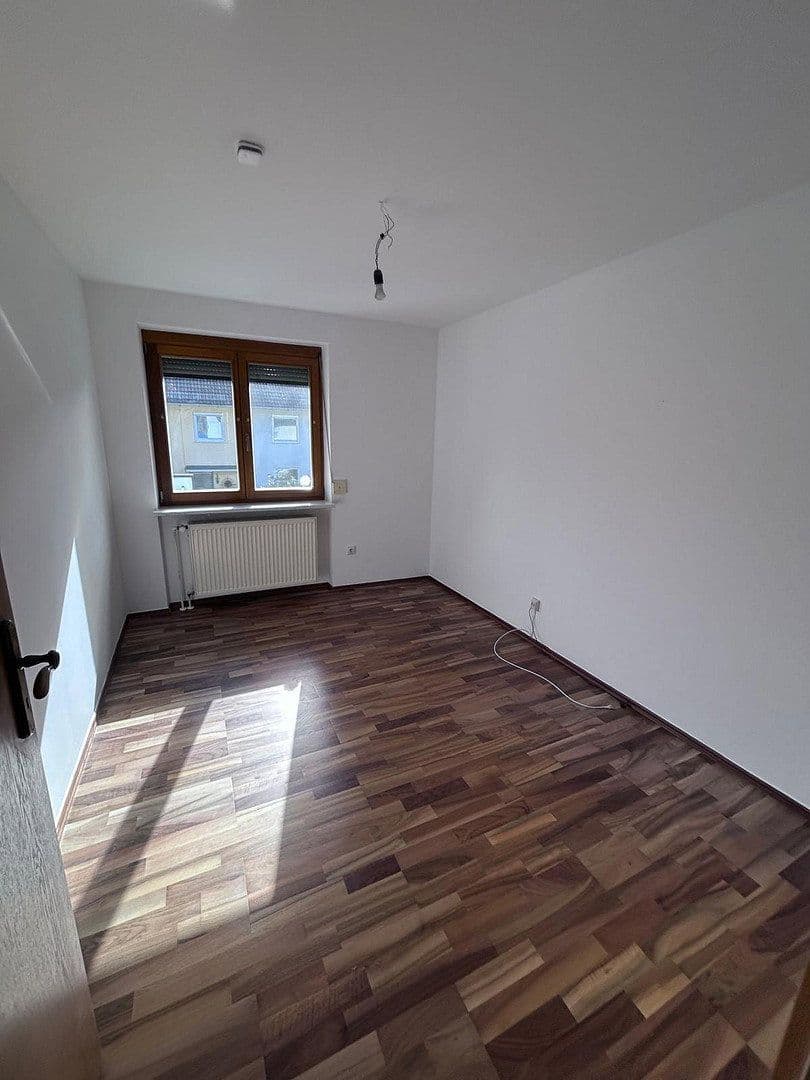 Prenájom domu 142 m², pozemok 169 m², Blütenstraße 27, Puchheim, Bavorsko Prenájom domu 142 m², pozemok 169 m², Blütenstraße 27, Puchheim, Bavorsko