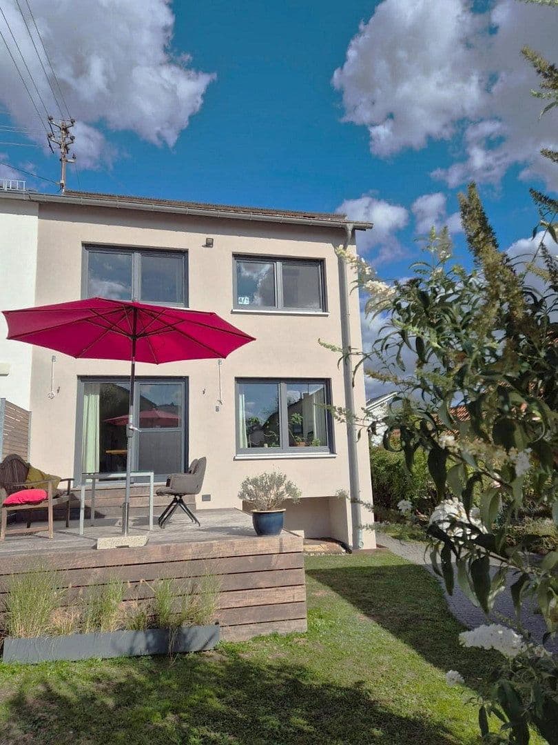 Predaj domu 103 m², pozemok 351 m², Untergruppenbach, Bádensko-Wurttembersko Predaj domu 103 m², pozemok 351 m², Untergruppenbach, Bádensko-Wurttembersko