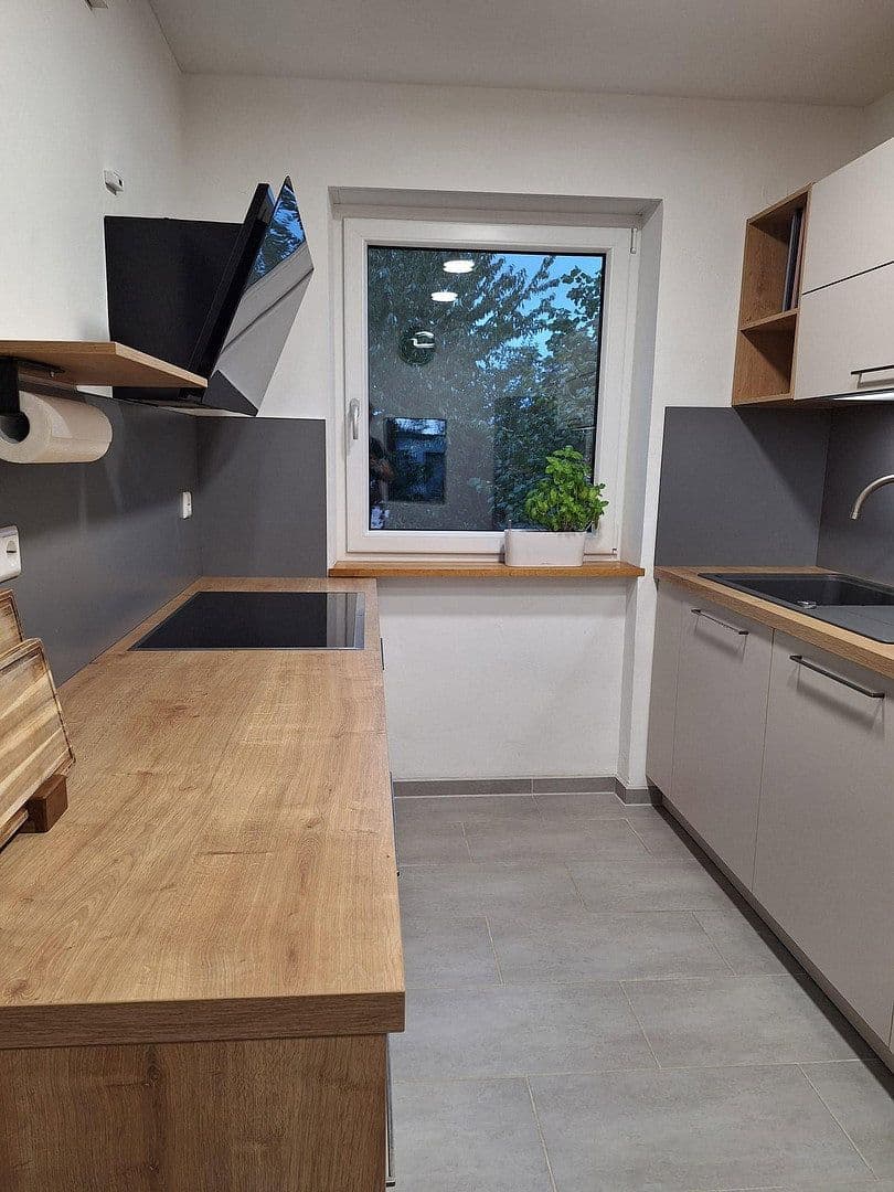 Predaj domu 103 m², pozemok 351 m², Untergruppenbach, Bádensko-Wurttembersko Predaj domu 103 m², pozemok 351 m², Untergruppenbach, Bádensko-Wurttembersko