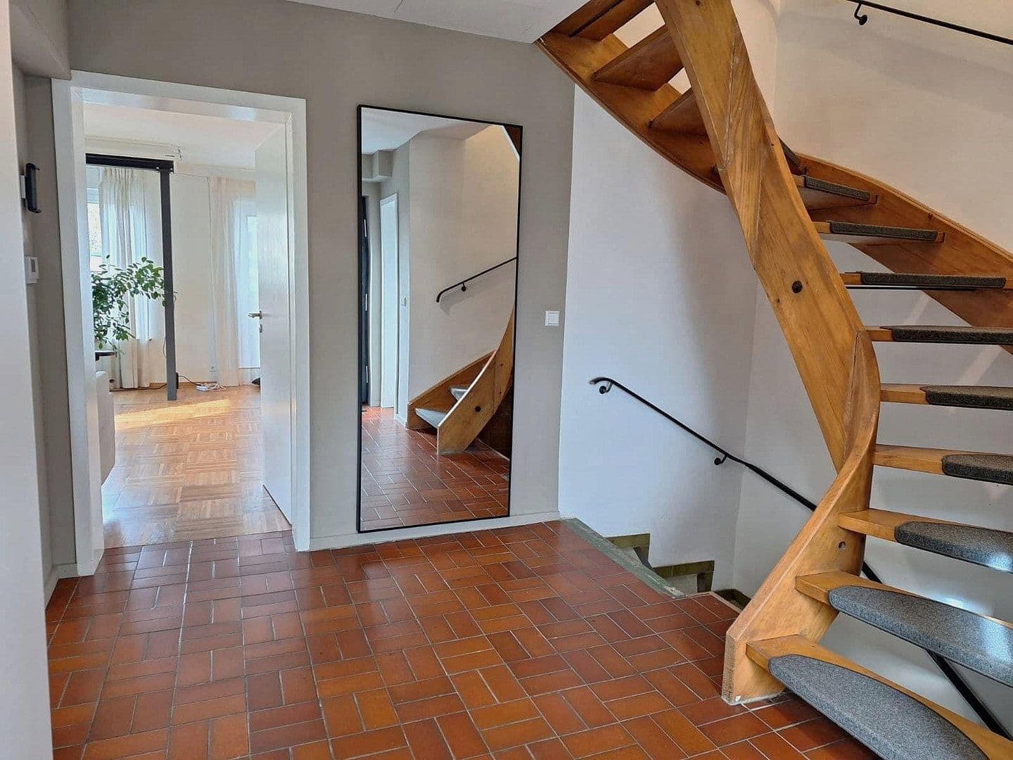 Predaj domu 103 m², pozemok 351 m², Untergruppenbach, Bádensko-Wurttembersko Predaj domu 103 m², pozemok 351 m², Untergruppenbach, Bádensko-Wurttembersko