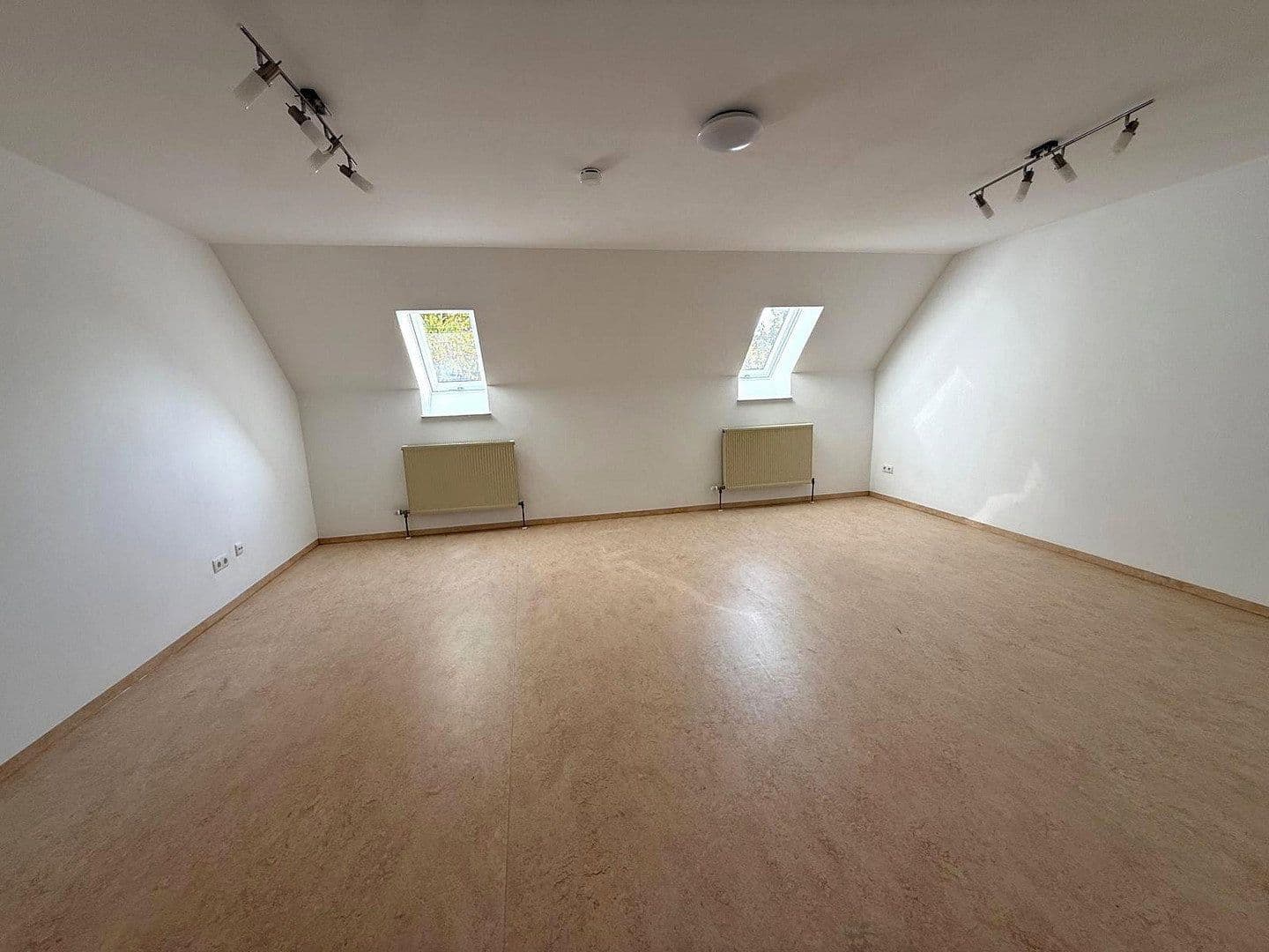 Predaj domu 154 m², pozemok 290 m², Neuendettelsau, Bavorsko Predaj domu 154 m², pozemok 290 m², Neuendettelsau, Bavorsko
