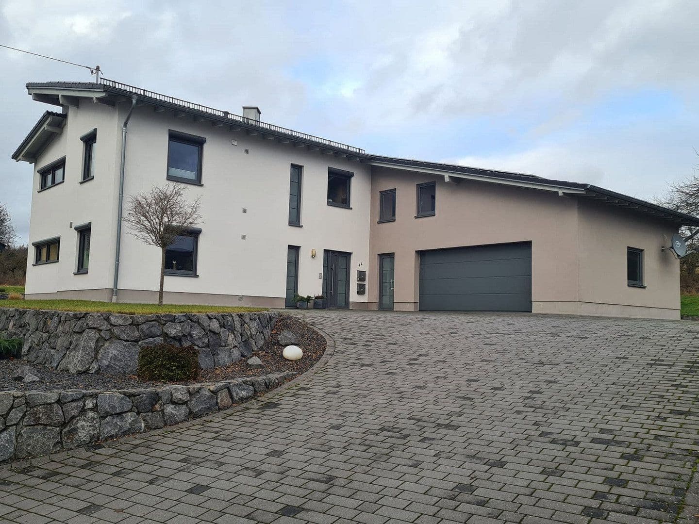 Prenájom bytu 3-izbový 100 m², Reckershausen, Porýnie-Falcko Prenájom bytu 3-izbový 100 m², Reckershausen, Porýnie-Falcko