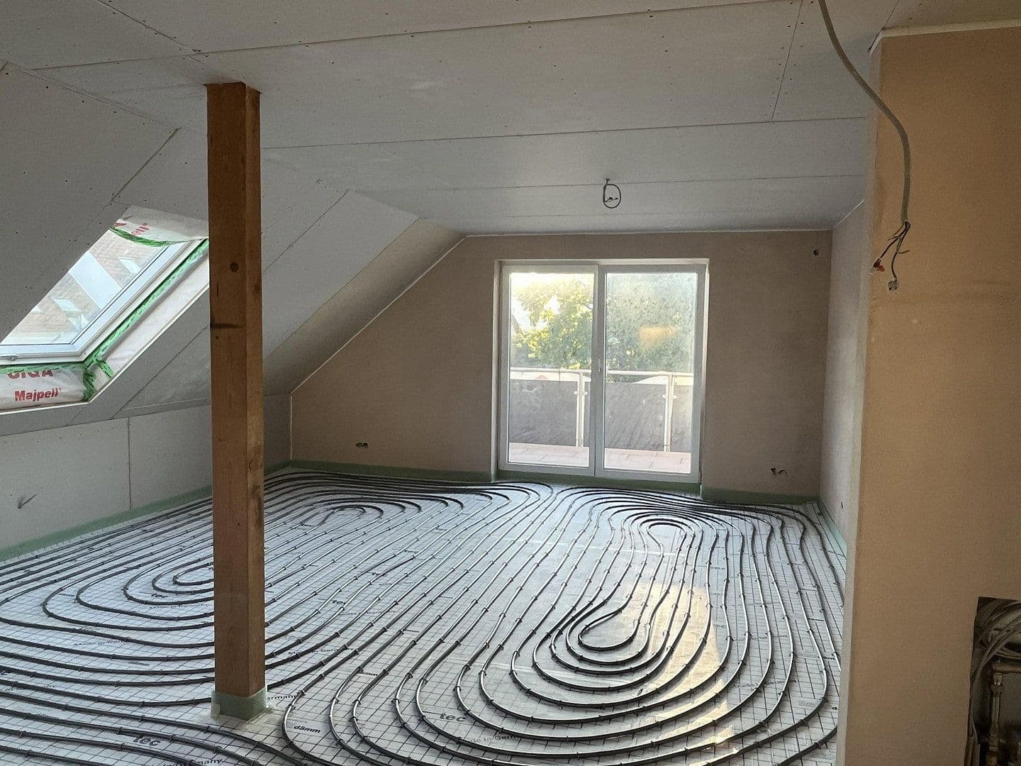 Prenájom bytu 3-izbový 83 m², Weissach im Tal, Bádensko-Wurttembersko Prenájom bytu 3-izbový 83 m², Weissach im Tal, Bádensko-Wurttembersko
