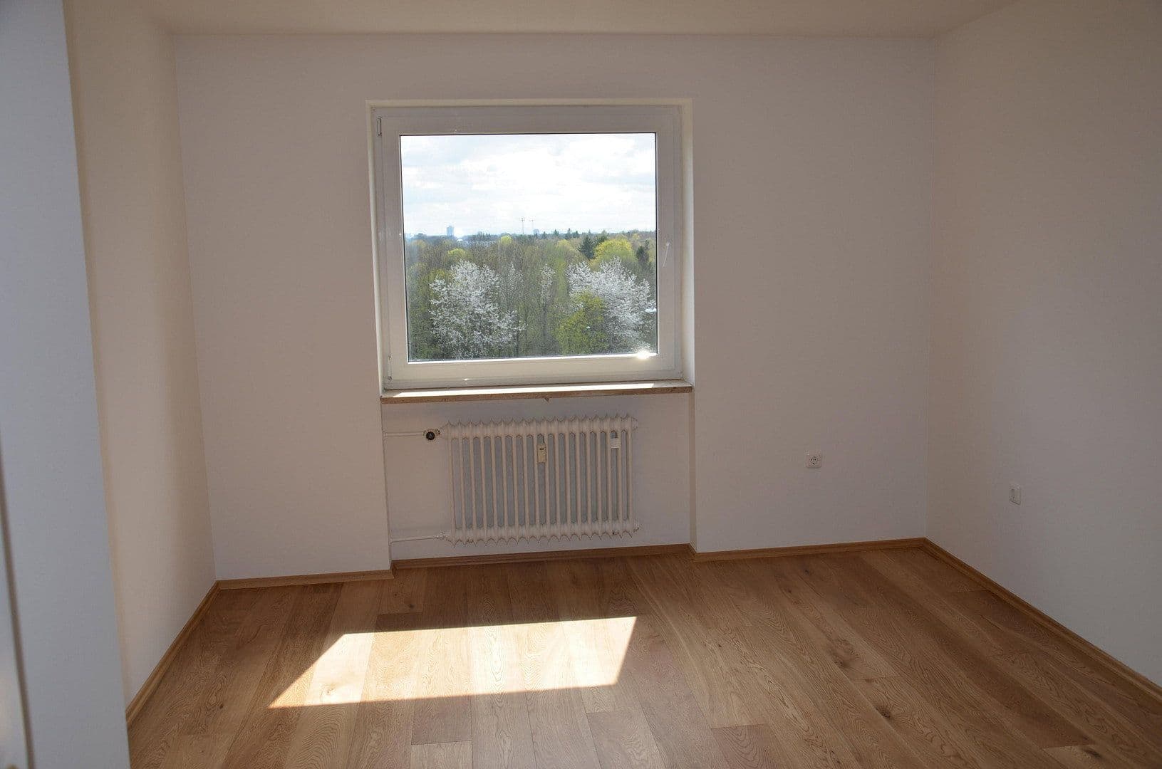 Prenájom bytu 3-izbový 67 m², München, Bavorsko Prenájom bytu 3-izbový 67 m², München, Bavorsko