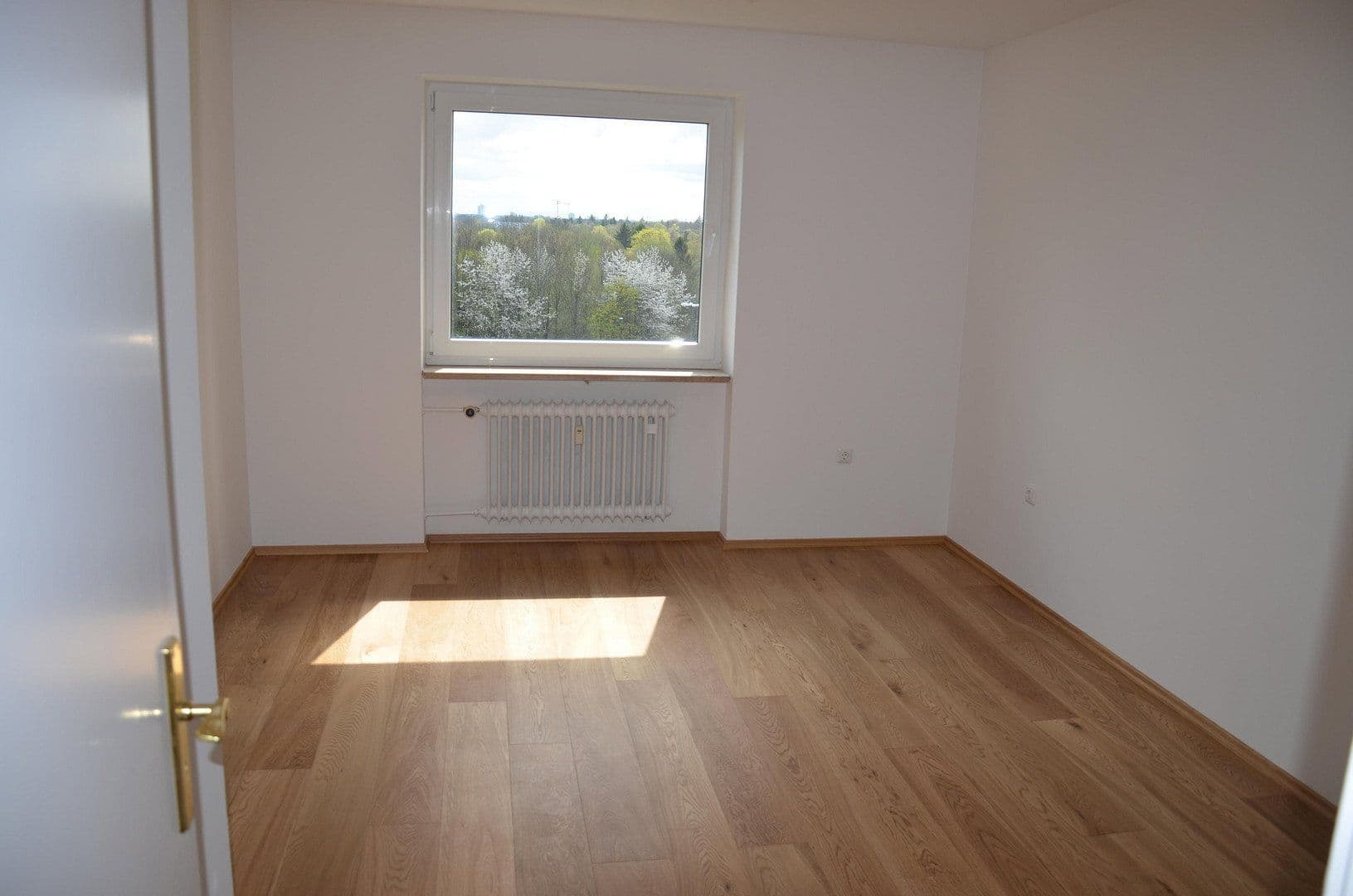Prenájom bytu 3-izbový 67 m², München, Bavorsko Prenájom bytu 3-izbový 67 m², München, Bavorsko