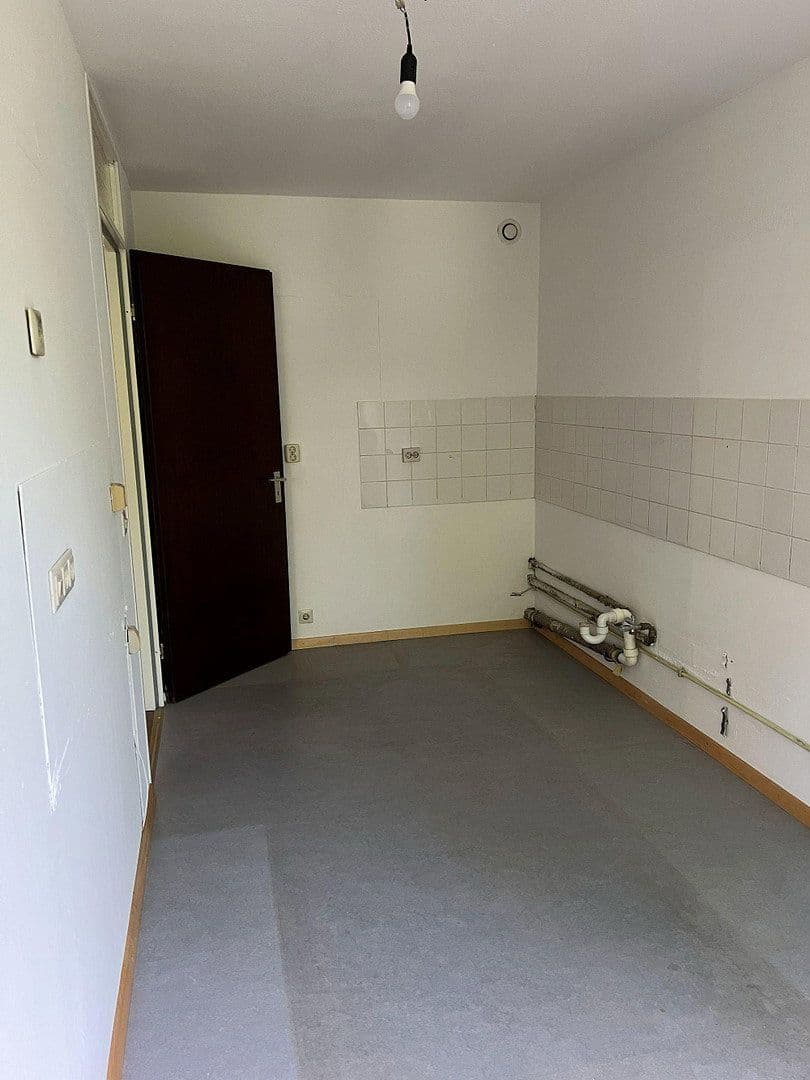 Prenájom bytu 4-izbový 106 m², Connollystraße 24, München, Bavorsko Prenájom bytu 4-izbový 106 m², Connollystraße 24, München, Bavorsko