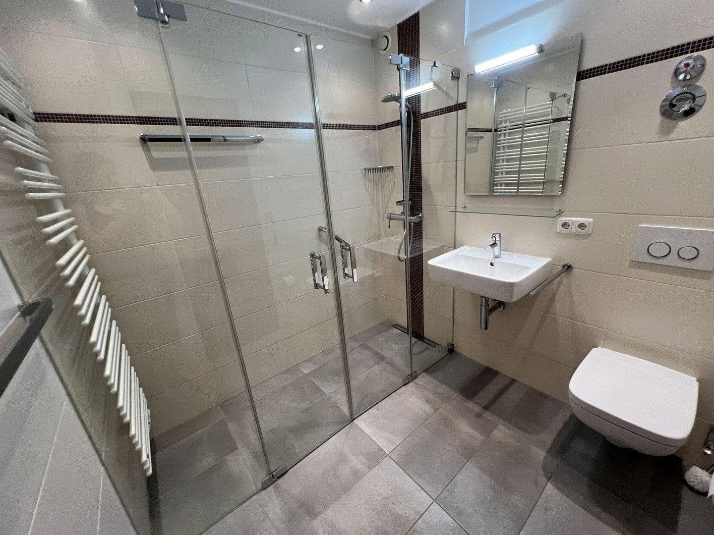 Prenájom bytu 4-izbový 106 m², Connollystraße 24, München, Bavorsko Prenájom bytu 4-izbový 106 m², Connollystraße 24, München, Bavorsko