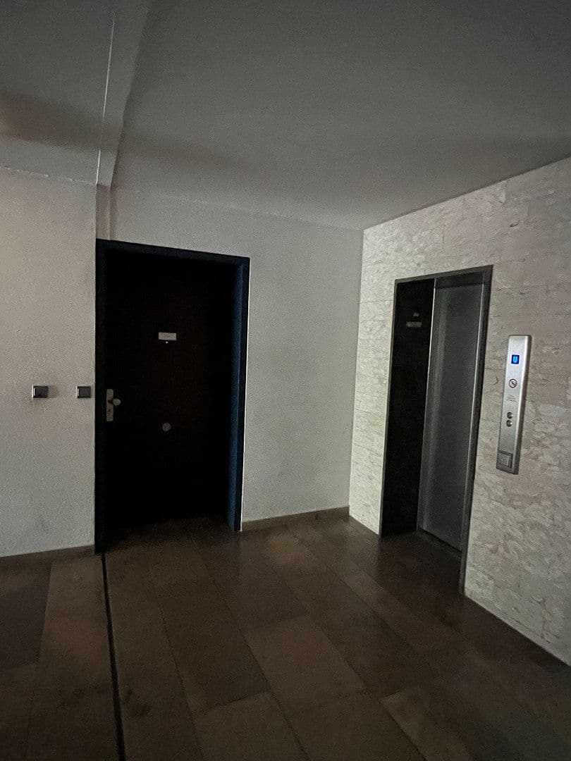 Prenájom bytu 4-izbový 106 m², Connollystraße 24, München, Bavorsko Prenájom bytu 4-izbový 106 m², Connollystraße 24, München, Bavorsko