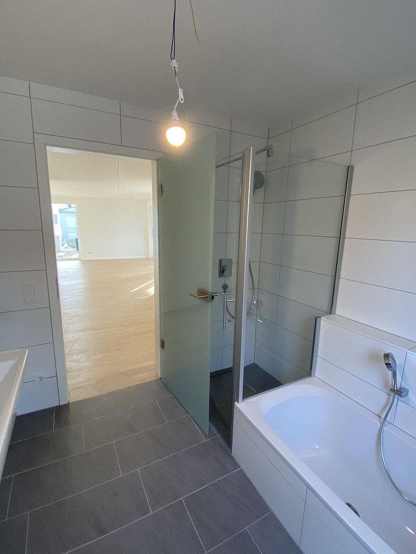 Prenájom bytu 3-izbový 110 m², Schwäbisch Gmünd, Bádensko-Wurttembersko Prenájom bytu 3-izbový 110 m², Schwäbisch Gmünd, Bádensko-Wurttembersko