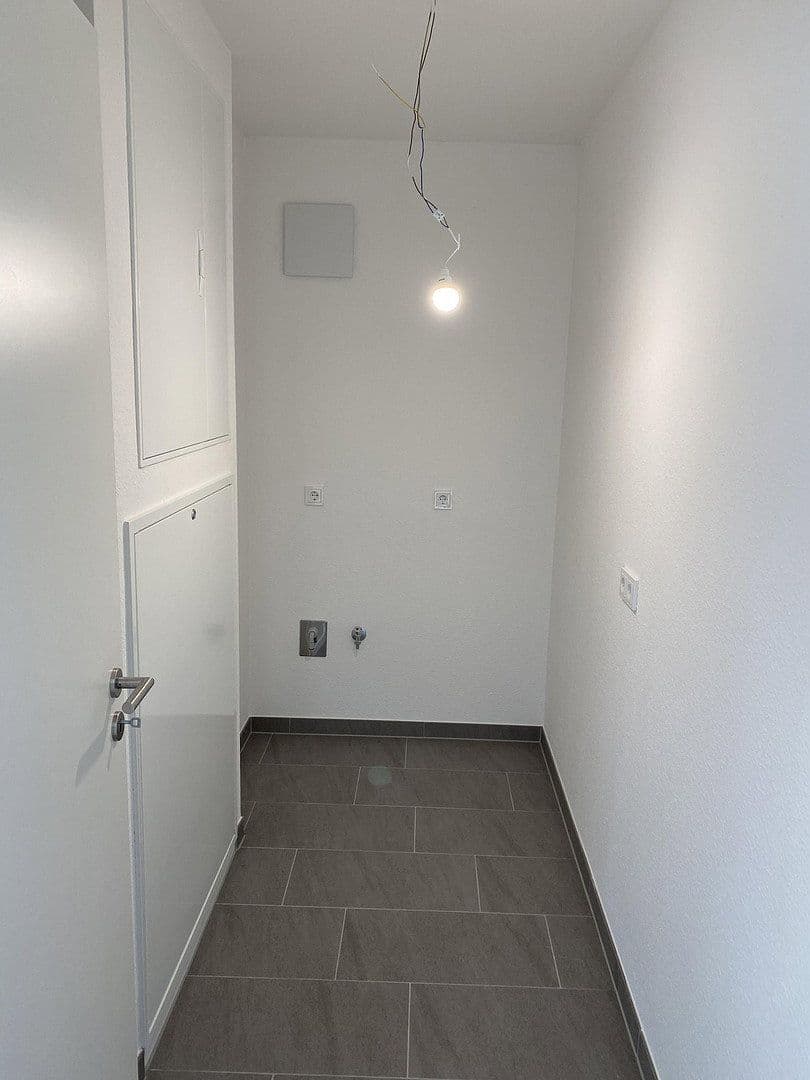 Prenájom bytu 3-izbový 110 m², Schwäbisch Gmünd, Bádensko-Wurttembersko Prenájom bytu 3-izbový 110 m², Schwäbisch Gmünd, Bádensko-Wurttembersko