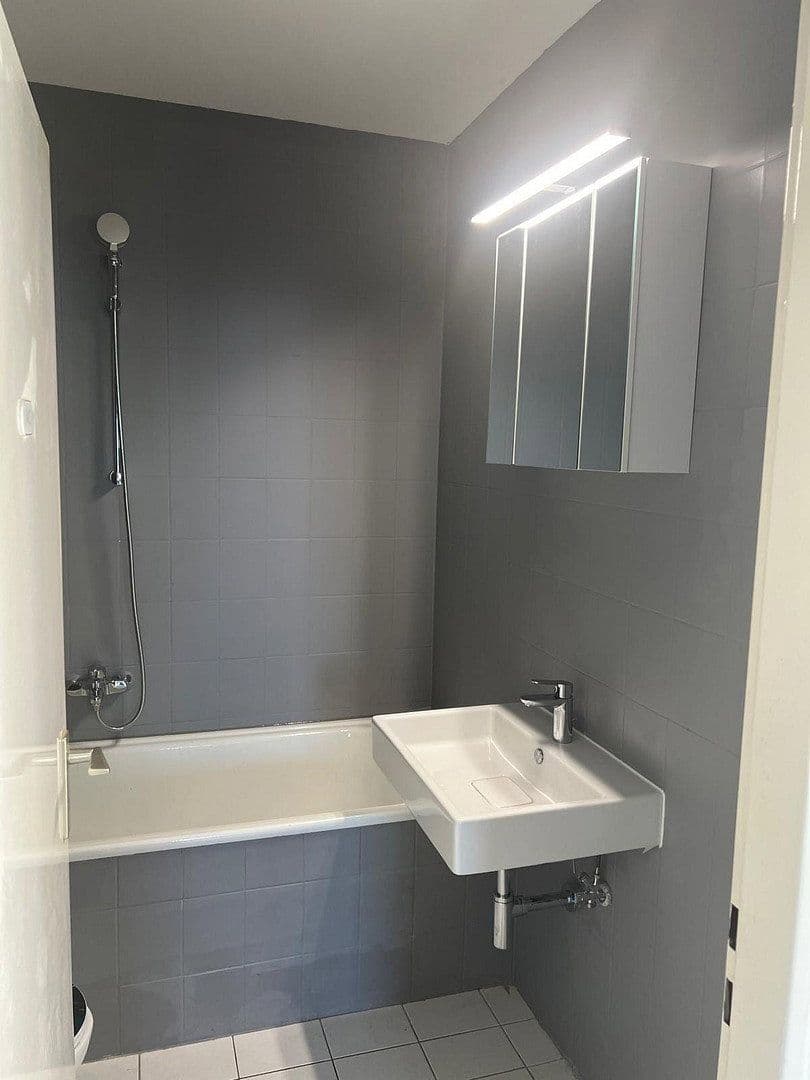 Prenájom bytu 1-izbový 90 m², Gerhart - Hauptmann Straße 15, Erlangen, Bavorsko Prenájom bytu 1-izbový 90 m², Gerhart - Hauptmann Straße 15, Erlangen, Bavorsko