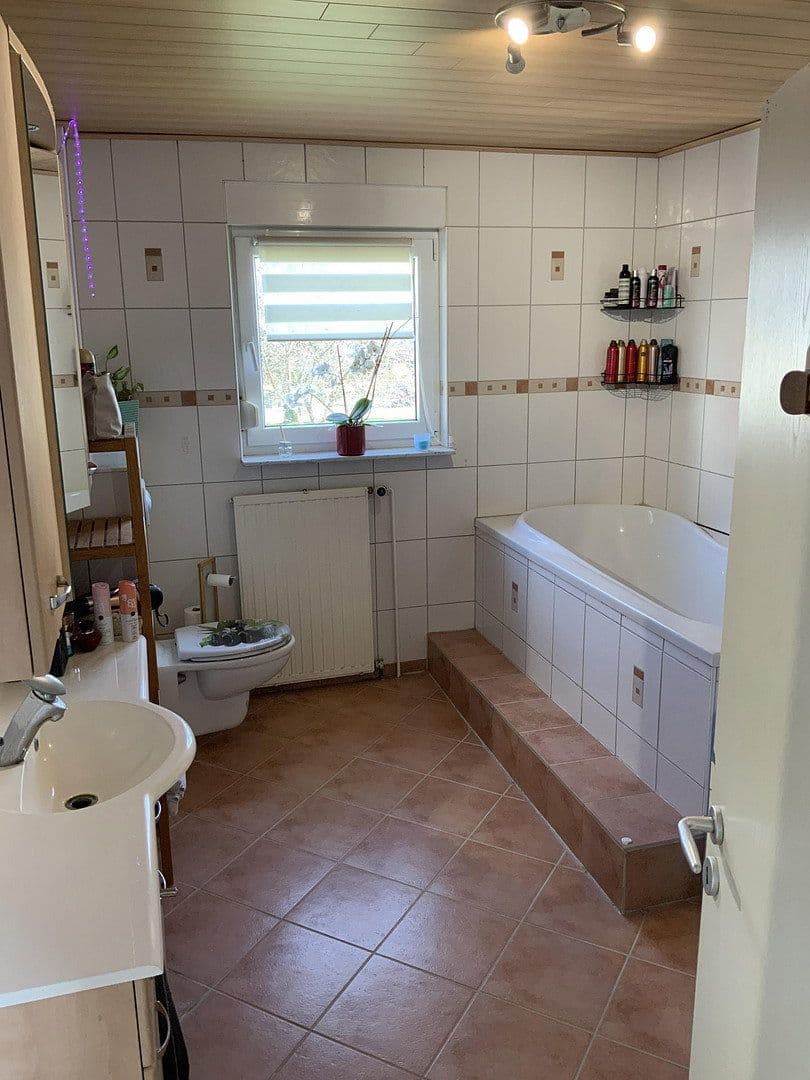 Predaj domu 180 m², pozemok 486 m², Neu-Anspach, Hesensko Predaj domu 180 m², pozemok 486 m², Neu-Anspach, Hesensko