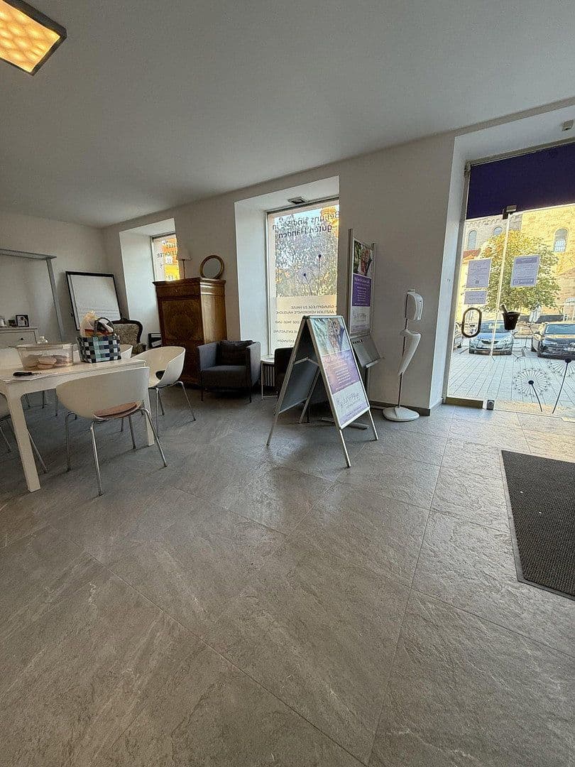 Prenájom kancelárie 150 m², Marktplatz 18, Ellwangen (Jagst), Bádensko-Wurttembersko Prenájom kancelárie 150 m², Marktplatz 18, Ellwangen (Jagst), Bádensko-Wurttembersko