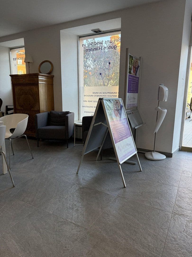 Prenájom kancelárie 150 m², Marktplatz 18, Ellwangen (Jagst), Bádensko-Wurttembersko Prenájom kancelárie 150 m², Marktplatz 18, Ellwangen (Jagst), Bádensko-Wurttembersko