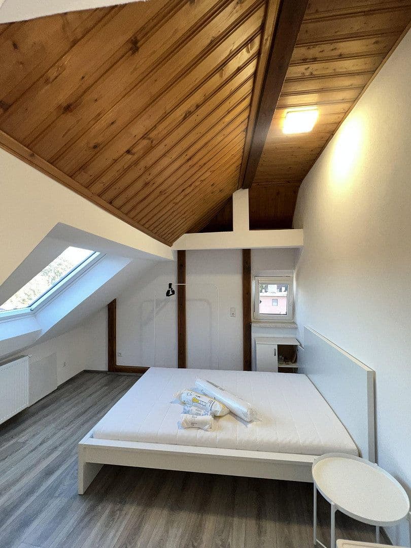 Prenájom bytu 4-izbový 103 m², Stuttgart, Bádensko-Wurttembersko Prenájom bytu 4-izbový 103 m², Stuttgart, Bádensko-Wurttembersko