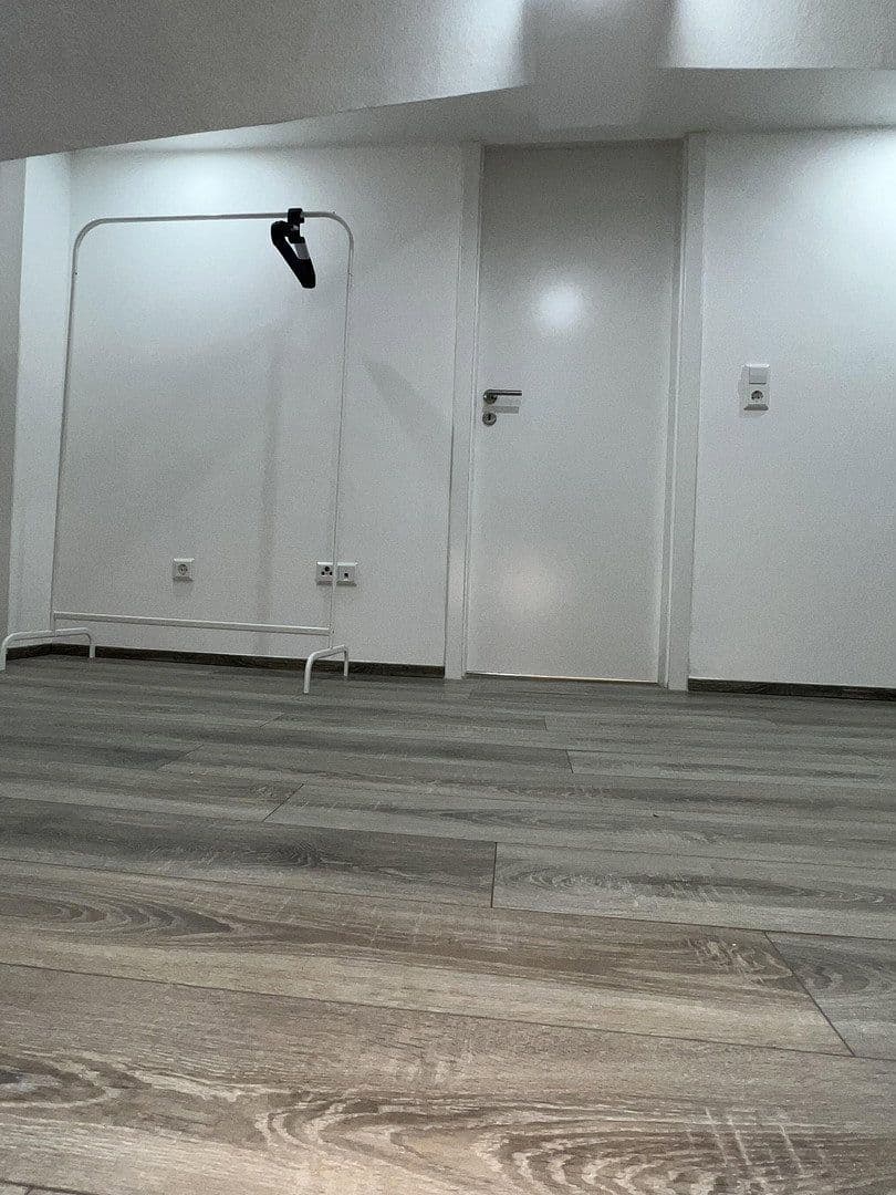 Prenájom bytu 4-izbový 103 m², Stuttgart, Bádensko-Wurttembersko Prenájom bytu 4-izbový 103 m², Stuttgart, Bádensko-Wurttembersko