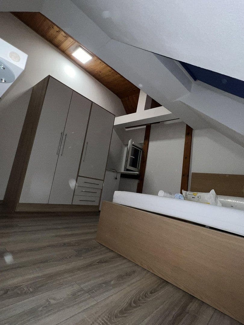 Prenájom bytu 4-izbový 103 m², Stuttgart, Bádensko-Wurttembersko Prenájom bytu 4-izbový 103 m², Stuttgart, Bádensko-Wurttembersko