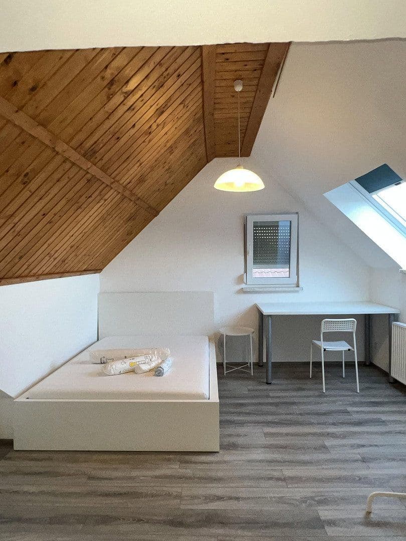 Prenájom bytu 4-izbový 103 m², Stuttgart, Bádensko-Wurttembersko Prenájom bytu 4-izbový 103 m², Stuttgart, Bádensko-Wurttembersko