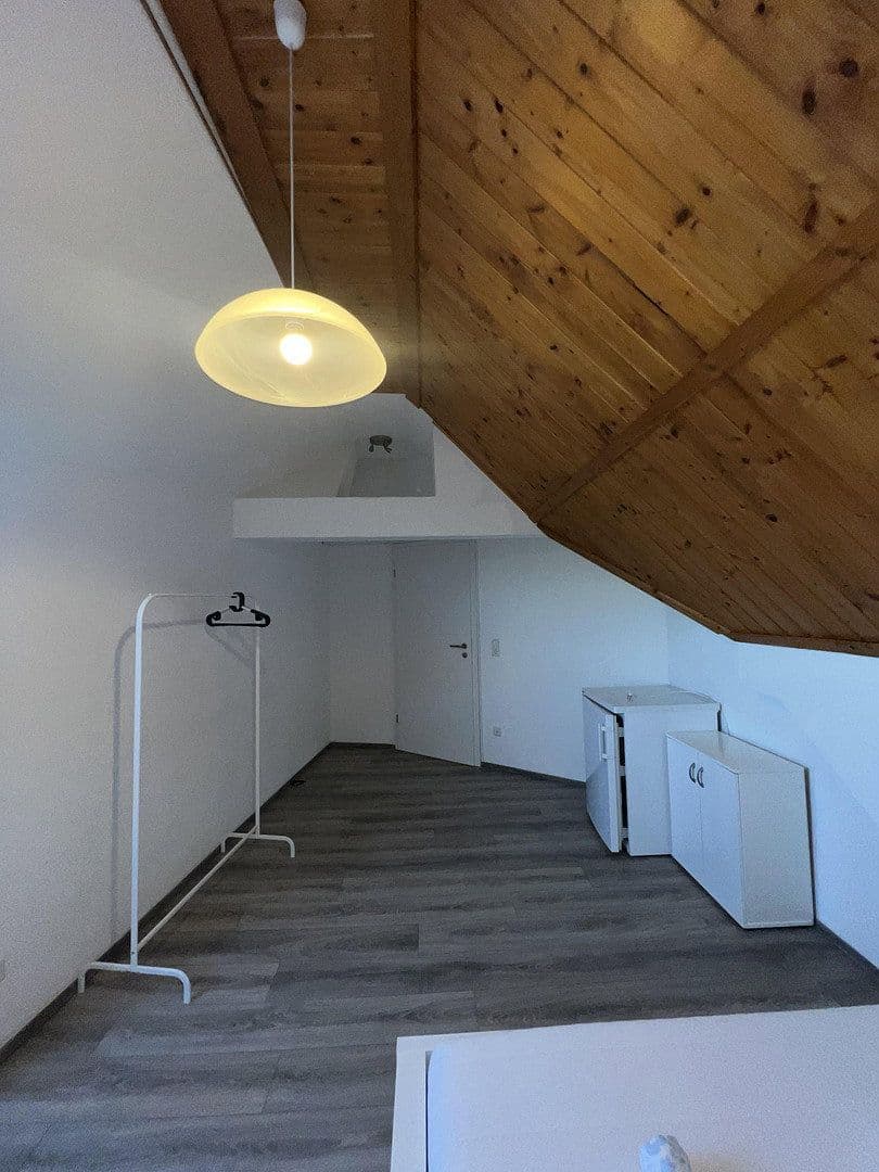 Prenájom bytu 4-izbový 103 m², Stuttgart, Bádensko-Wurttembersko Prenájom bytu 4-izbový 103 m², Stuttgart, Bádensko-Wurttembersko