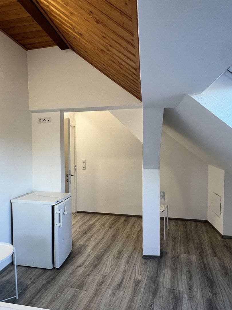 Prenájom bytu 4-izbový 103 m², Stuttgart, Bádensko-Wurttembersko Prenájom bytu 4-izbový 103 m², Stuttgart, Bádensko-Wurttembersko