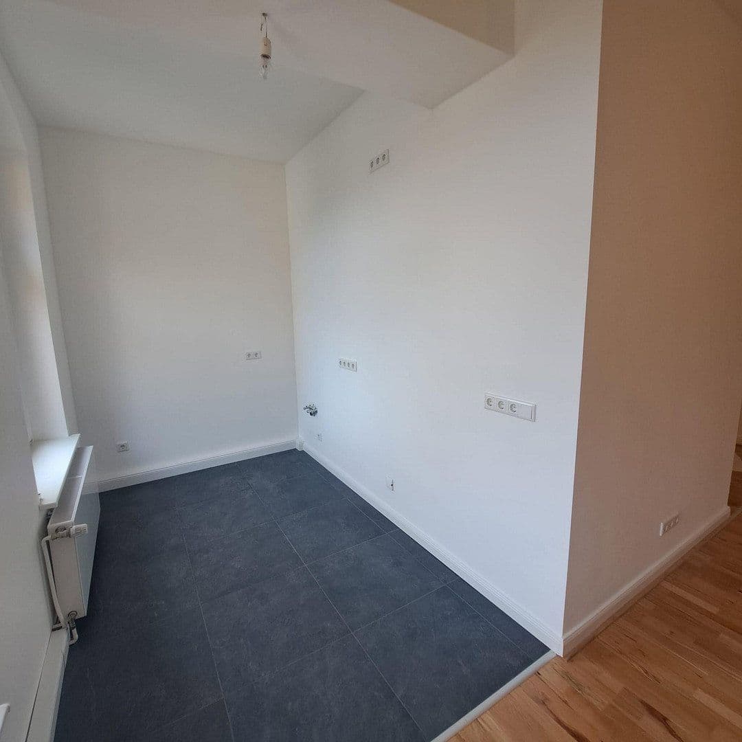 Prenájom bytu 4-izbový 141 m², Berlin, Berlín Prenájom bytu 4-izbový 141 m², Berlin, Berlín