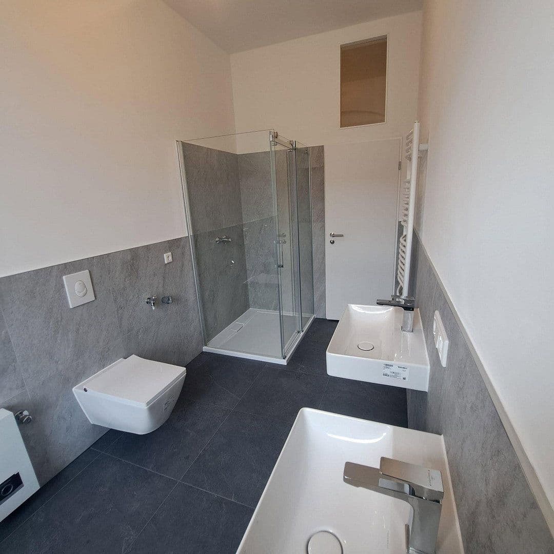 Prenájom bytu 4-izbový 141 m², Berlin, Berlín Prenájom bytu 4-izbový 141 m², Berlin, Berlín