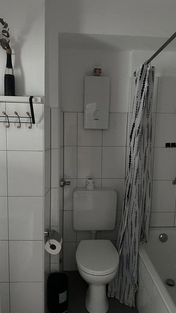 Prenájom bytu 3-izbový 75 m², Ferdinandstr., Düsseldorf, Severné Porýnie - Westfálsko Prenájom bytu 3-izbový 75 m², Ferdinandstr., Düsseldorf, Severné Porýnie - Westfálsko