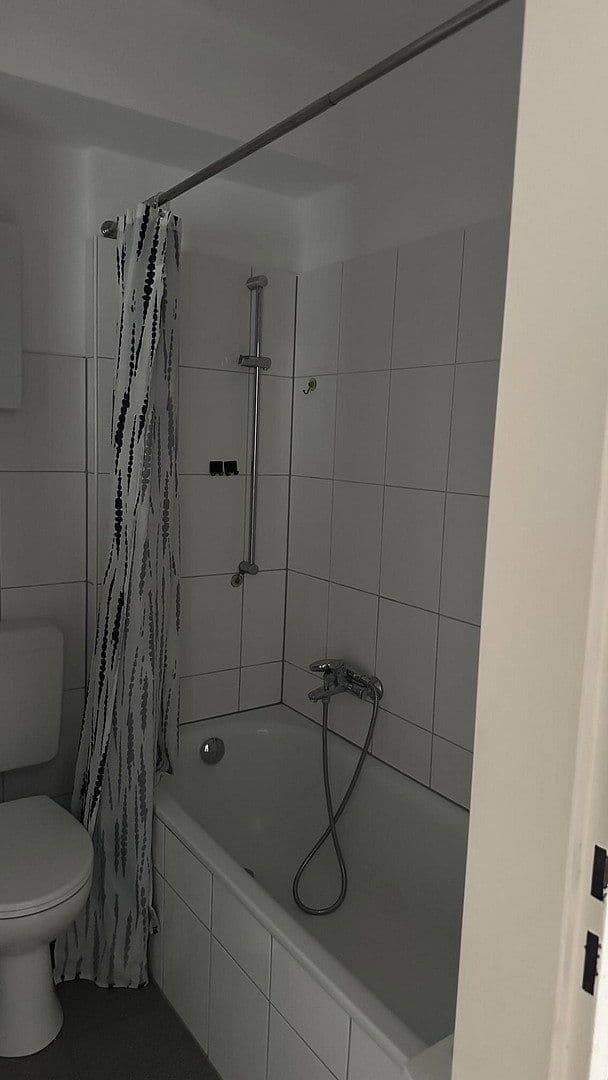 Prenájom bytu 3-izbový 75 m², Ferdinandstr., Düsseldorf, Severné Porýnie - Westfálsko Prenájom bytu 3-izbový 75 m², Ferdinandstr., Düsseldorf, Severné Porýnie - Westfálsko
