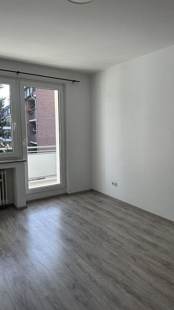 Prenájom bytu 3-izbový 75 m², Ferdinandstr., Düsseldorf, Severné Porýnie - Westfálsko Prenájom bytu 3-izbový 75 m², Ferdinandstr., Düsseldorf, Severné Porýnie - Westfálsko