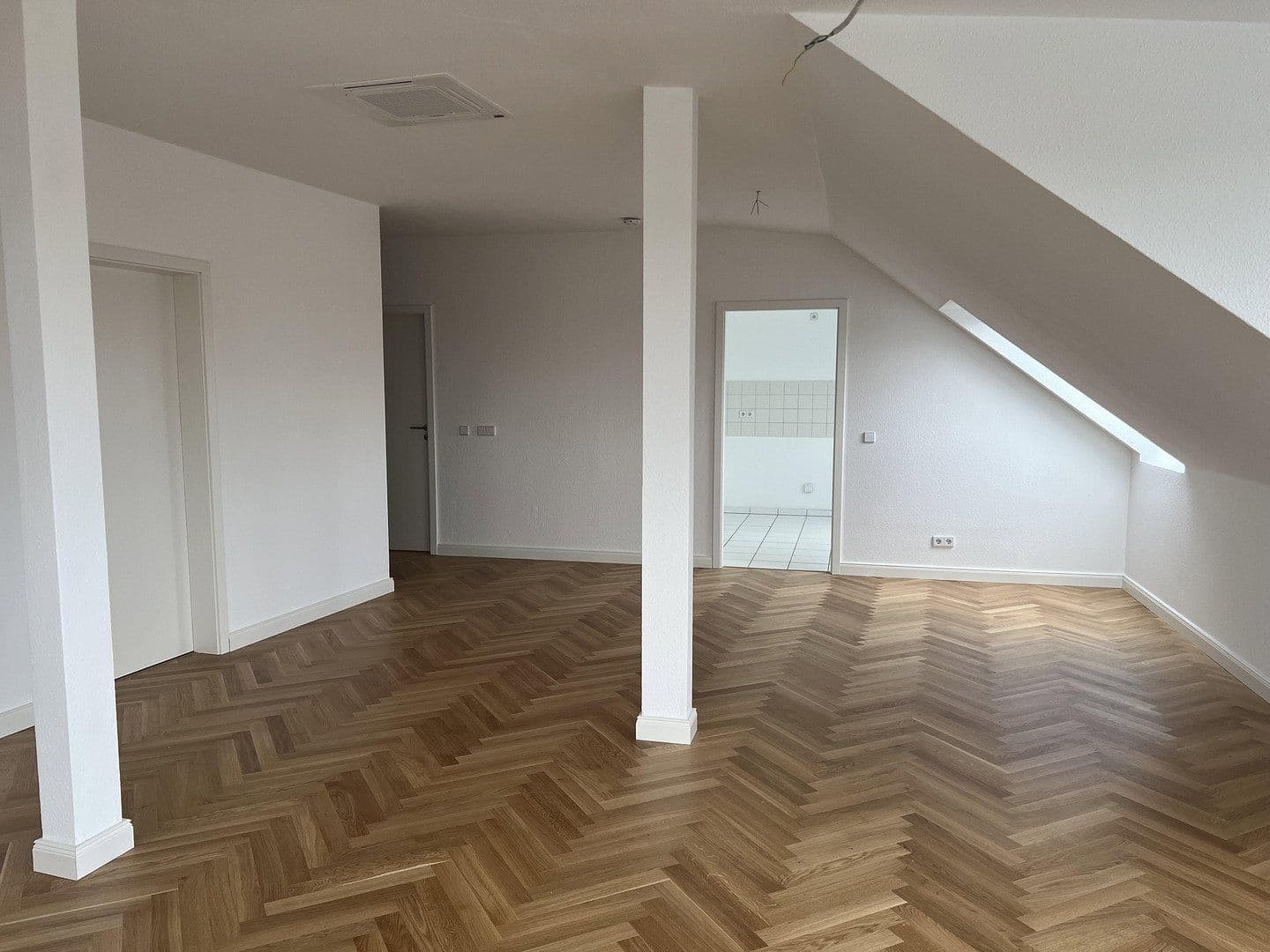 Prenájom bytu 2-izbový 79 m², Wiederitzscher Straße 11, Leipzig, Sasko Prenájom bytu 2-izbový 79 m², Wiederitzscher Straße 11, Leipzig, Sasko