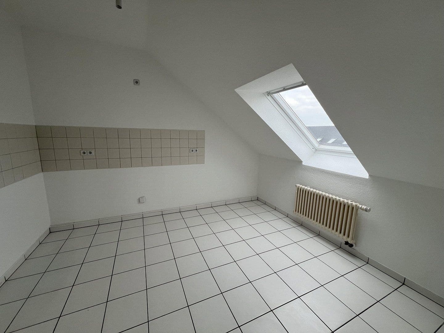 Prenájom bytu 2-izbový 79 m², Wiederitzscher Straße 11, Leipzig, Sasko Prenájom bytu 2-izbový 79 m², Wiederitzscher Straße 11, Leipzig, Sasko