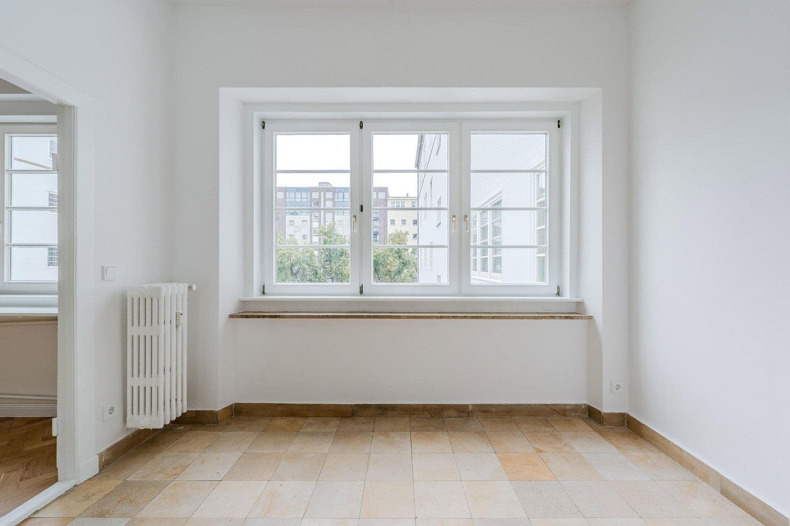 Predaj bytu 4-izbový 148 m², Düsseldorfer Str. 35, Berlin, Berlín Predaj bytu 4-izbový 148 m², Düsseldorfer Str. 35, Berlin, Berlín