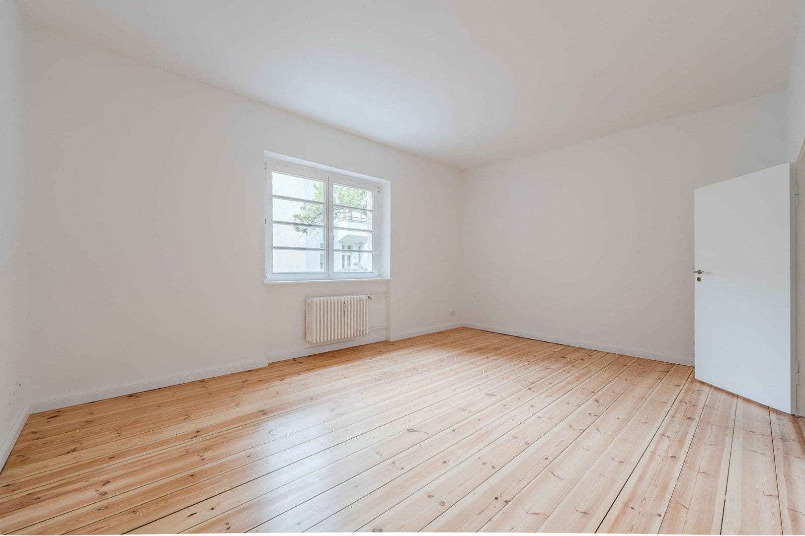 Predaj bytu 4-izbový 148 m², Düsseldorfer Str. 35, Berlin, Berlín Predaj bytu 4-izbový 148 m², Düsseldorfer Str. 35, Berlin, Berlín