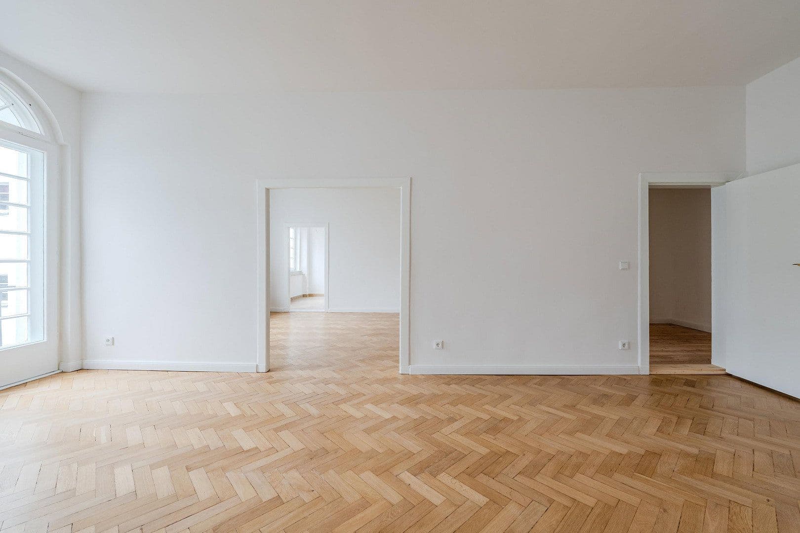 Predaj bytu 4-izbový 148 m², Düsseldorfer Str. 35, Berlin, Berlín Predaj bytu 4-izbový 148 m², Düsseldorfer Str. 35, Berlin, Berlín