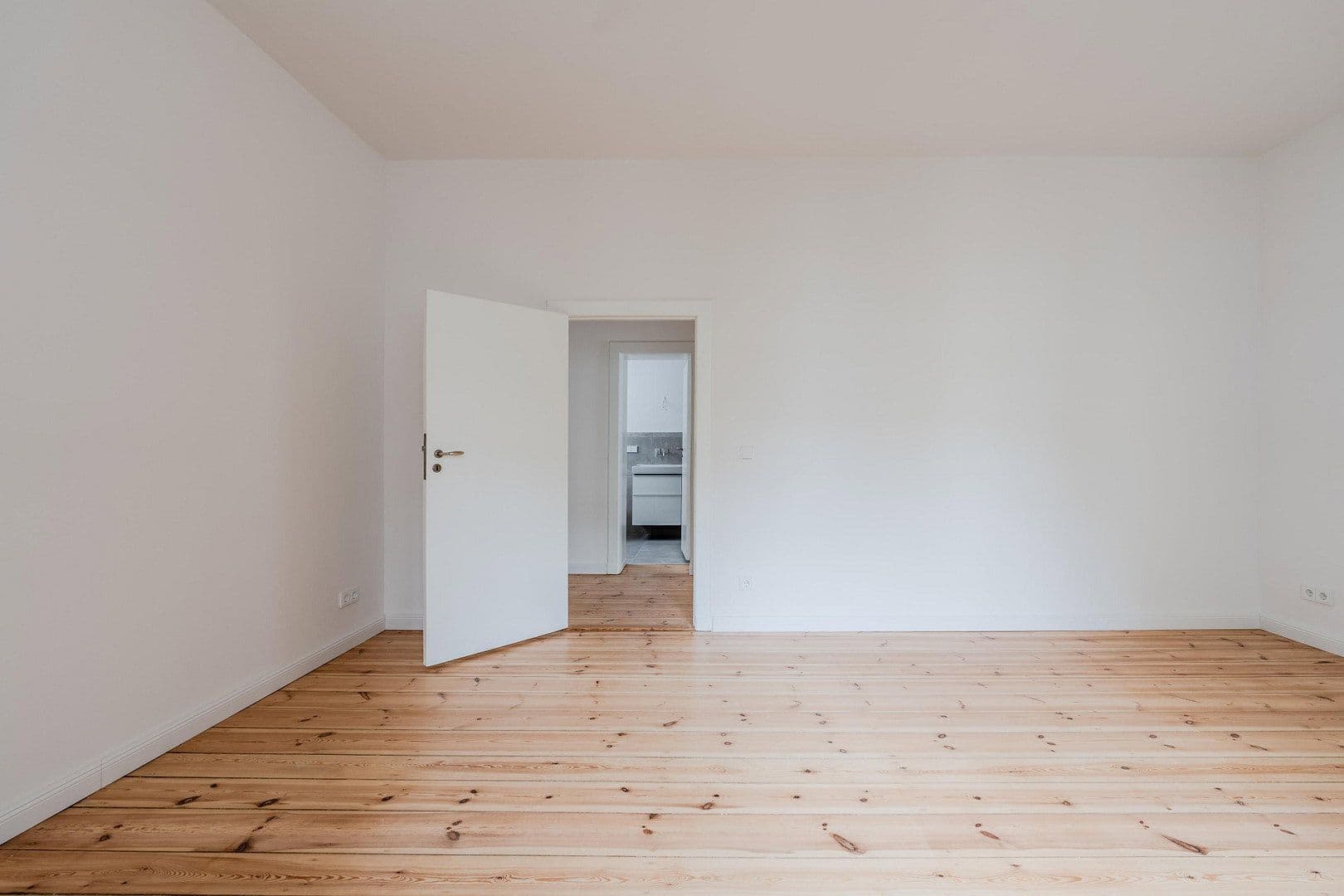 Predaj bytu 4-izbový 148 m², Düsseldorfer Str. 35, Berlin, Berlín Predaj bytu 4-izbový 148 m², Düsseldorfer Str. 35, Berlin, Berlín