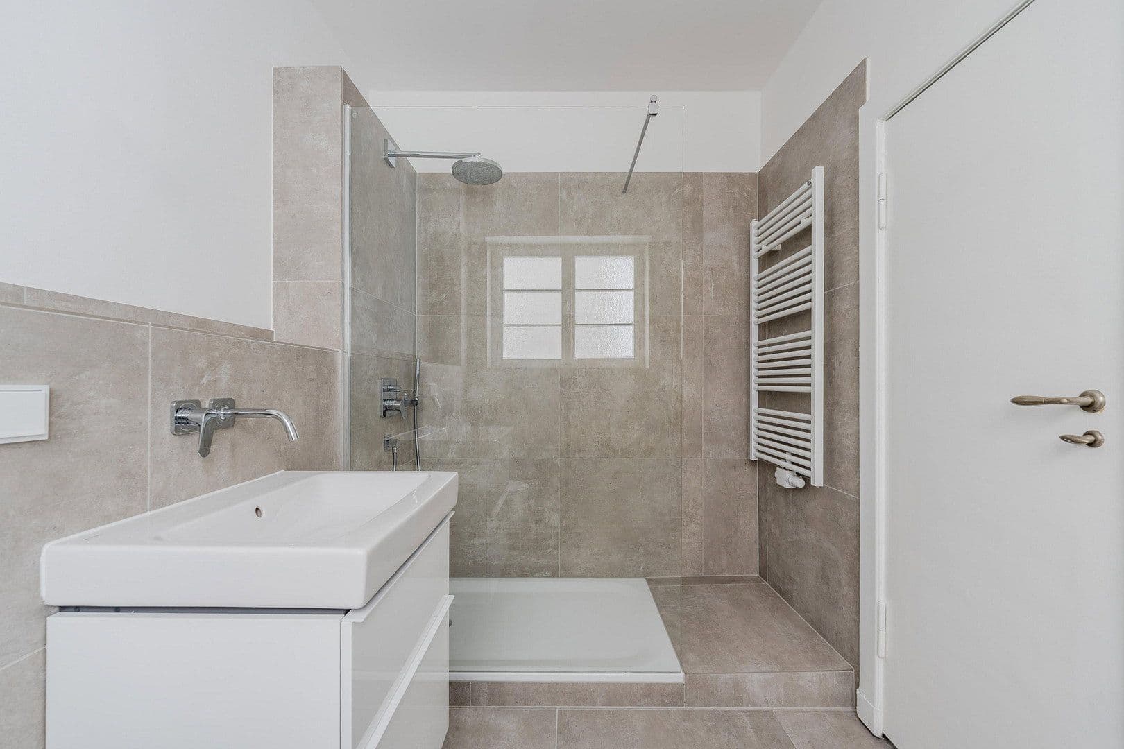 Predaj bytu 4-izbový 148 m², Düsseldorfer Str. 35, Berlin, Berlín Predaj bytu 4-izbový 148 m², Düsseldorfer Str. 35, Berlin, Berlín